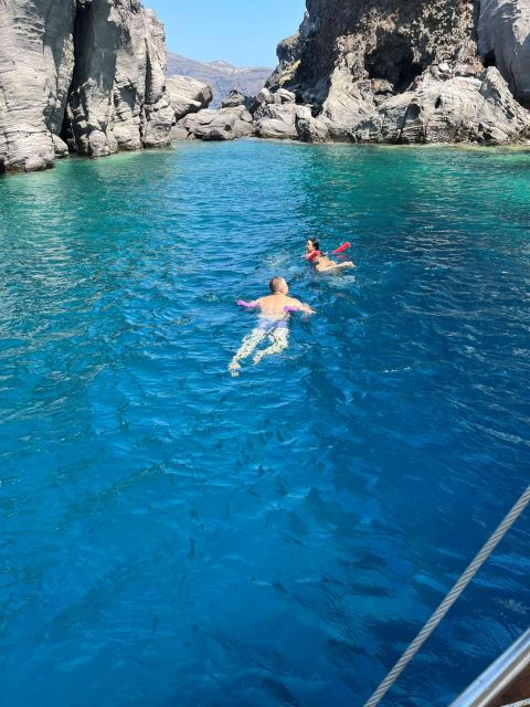 Santorini: Boat Tour in Volcano, Hot Springs and Thirassia - Getting to the Starting Point