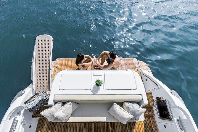 Santorini Caldera: Private Flybridge Yacht Experience - Personalized Tour Experiences