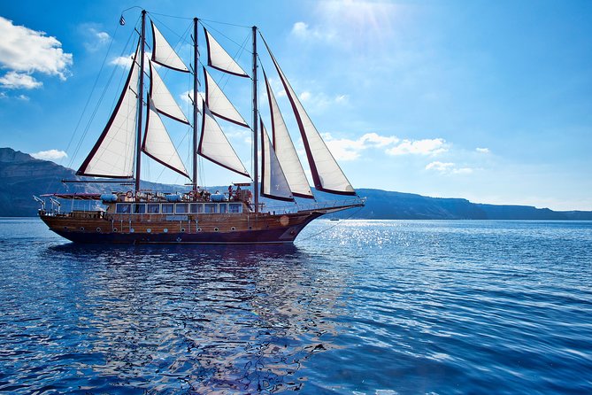 Santorini Caldera Sunset Sailing Cruise With Dinner and Wine - Pickup and Meeting Arrangements