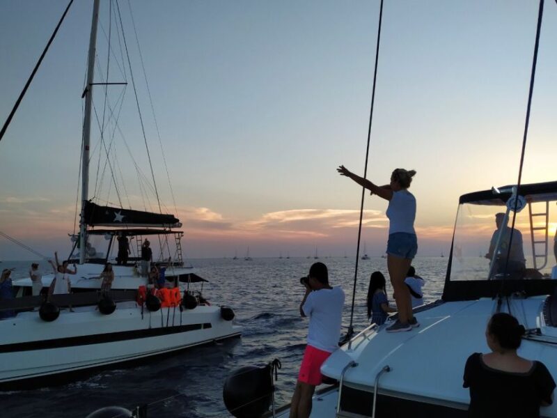 Santorini: Catamaran Cruise With Meal & Open Bar - Key Points