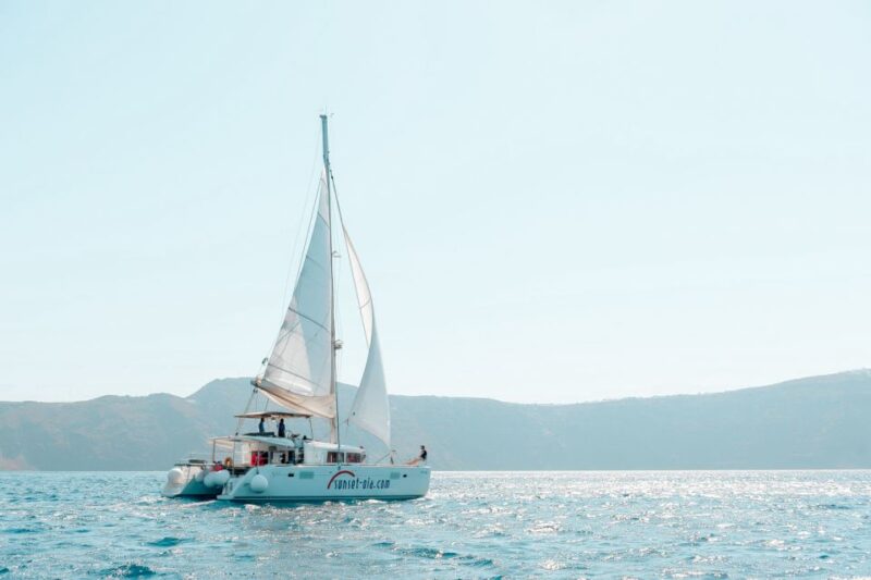 Santorini: Catamaran Tour With BBQ Meal and Unlimited Drinks - Sunset Option in Oia