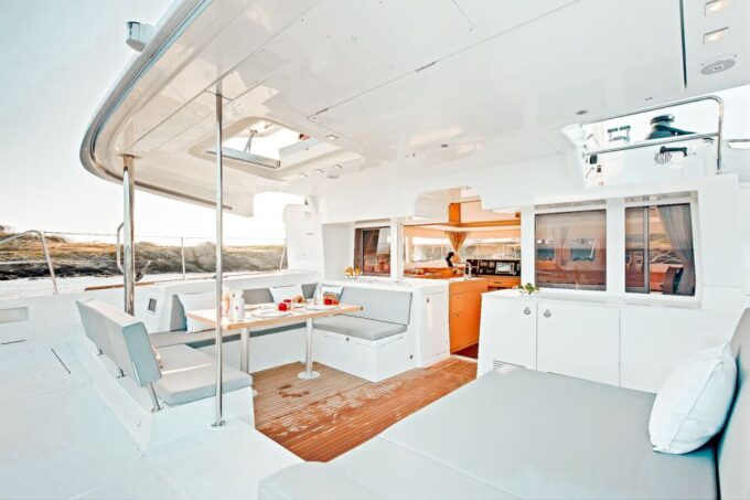 Santorini: Catamaran Tour With BBQ Meal and Unlimited Drinks - Unlimited Drinks and Amenities