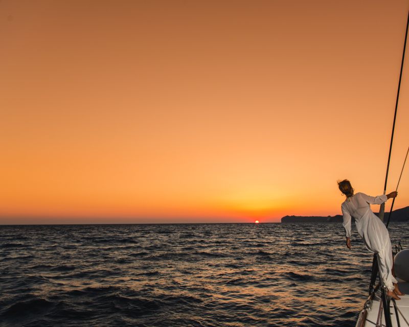 Santorini: Classic Catamaran Cruise With Meal & Open Bar - Getting There