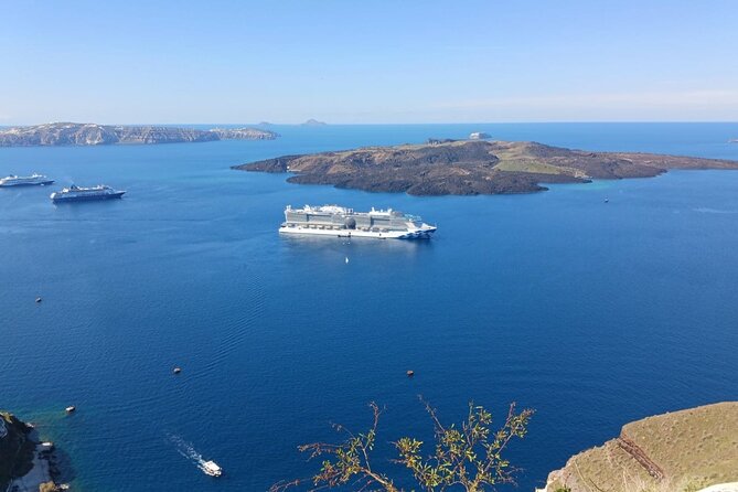 Santorini Coastal Excursion: Oia Highlights for Cruise Guests - Navigating the Cable Car