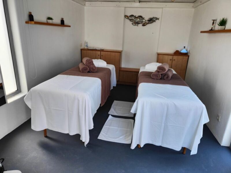 Santorini: Couples' Massage With Dinner & Day Access to Pool - Dining at Presidential Suites