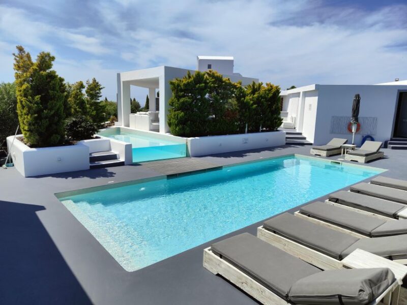 Santorini: Couples' Massage With Dinner & Day Access to Pool - Outdoor Pool and Jacuzzi