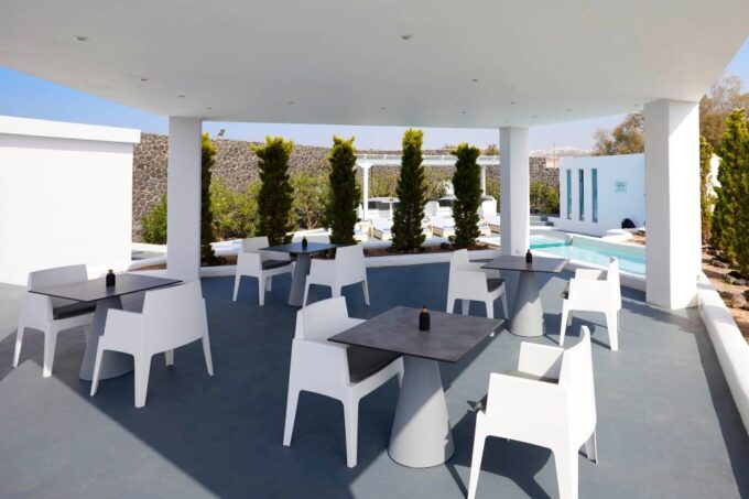 Santorini: Couples' Massage With Dinner & Day Access to Pool - Accessibility and Group Size