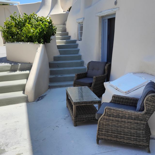 Santorini: Couples Massage With Wine, Fruits Day Pool Access - Refreshing Fruit Platter and Complementary Drinks