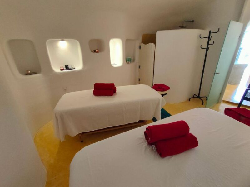 Santorini: Couples Massage With Wine, Fruits Day Pool Access - Massage Therapist Gender Preference Options