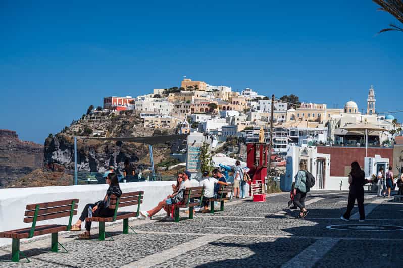 Santorini: Discover the Beauty of Fira by Foot. - Key Points
