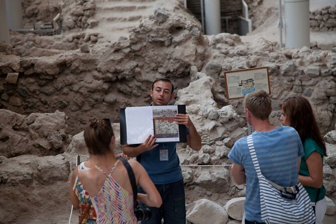 Santorini Discovery Tour With Lunch and Wine Tasting - Savoring the Sunset in Oia