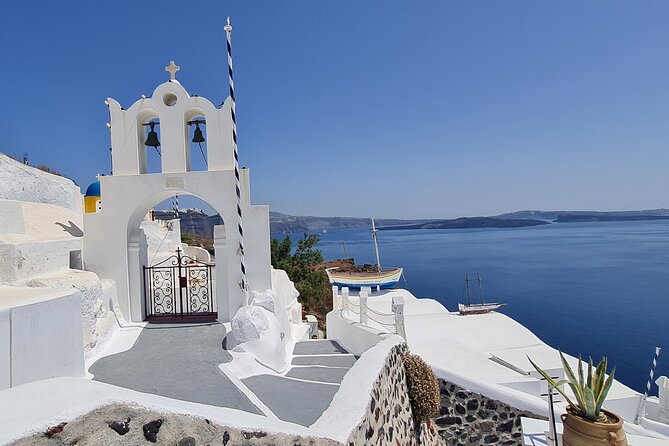 Santorini First-Time Guests Private Tour Sightseeing, Excavetions & Wine Testing - Discovering the Iconic Caldera Viewpoints