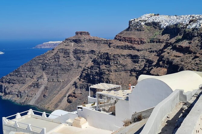 Santorini First-Time Guests Private Tour Sightseeing, Excavetions & Wine Testing - Navigating Santorinis Picturesque Coastal Towns
