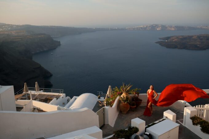 Santorini: Flying Dress Photoshoot With Caldera Backdrop - Dress Color Options