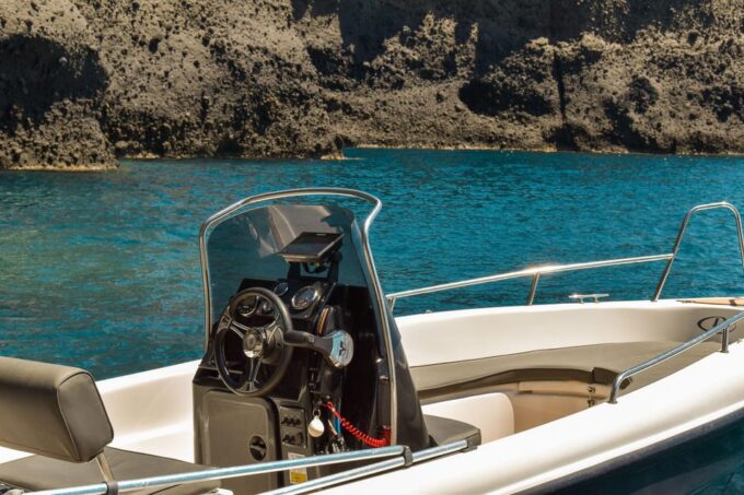 Santorini: Full-Day Licence-Free Boat Rental With 30/50hp - Safety and Regulations