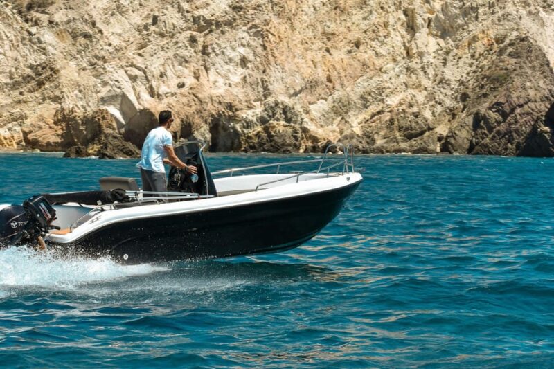 Santorini: Full-Day Licence-Free Motorboat Rental - Key Points
