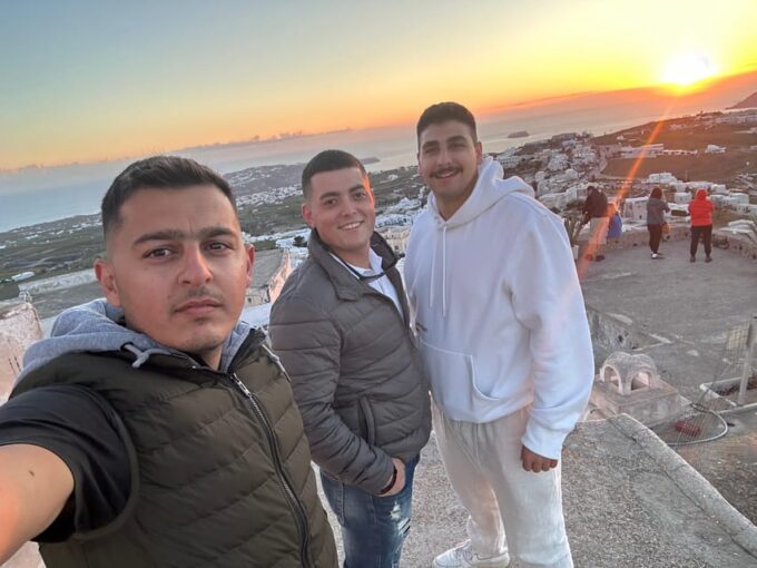 Santorini : Highlights Private Tour With Wine Tasting - Explore Oias Charm