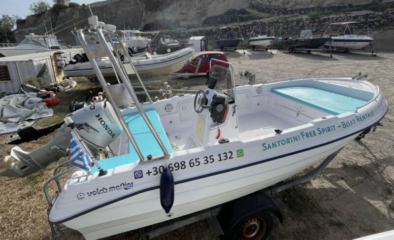 Santorini: License-Free Boat Rental With Snorkeling Gear - Included Features