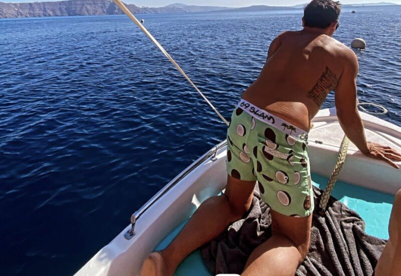 Santorini: License-Free Boat Rental With Snorkeling Gear - Important Information