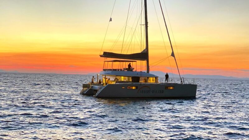 Santorini: Luxurious Catamaran Cruise With Meal & Open Bar - Culinary Offerings and Catering