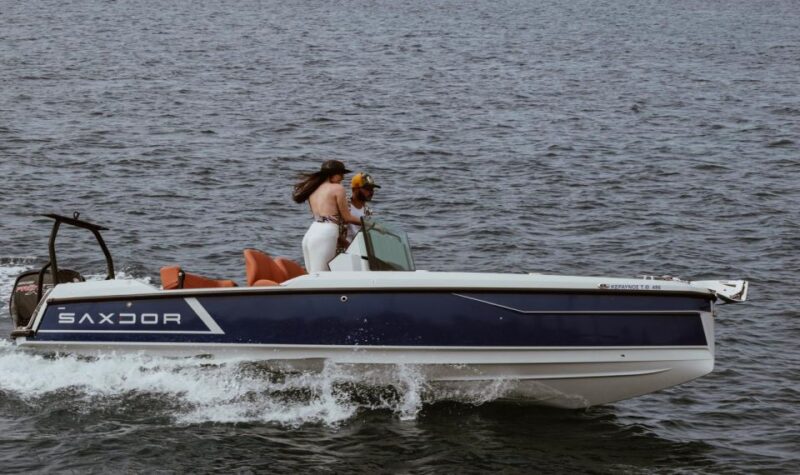 Santorini: Luxury Boat Rental With License - Onboard Luxurious Experience