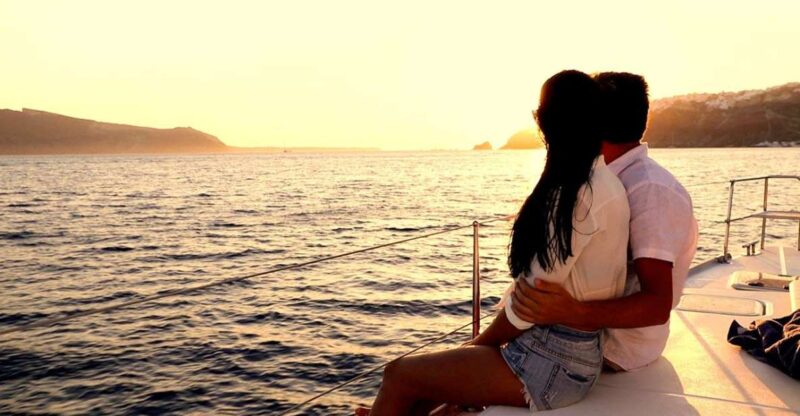 Santorini: Luxury Caldera Cruise With Full Greek Meal - Key Points