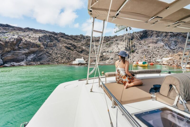 Santorini: Luxury Catamaran Day Trip With Meal and Open Bar - Sightseeing Highlights