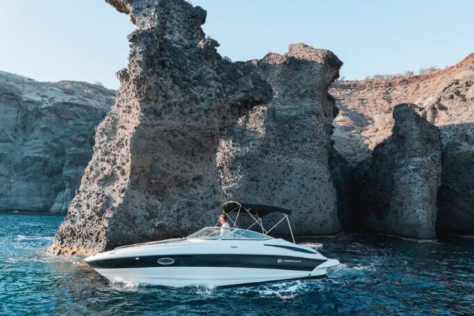 Santorini: Luxury Private Boat With Food and Drinks - Exploring the Seabed