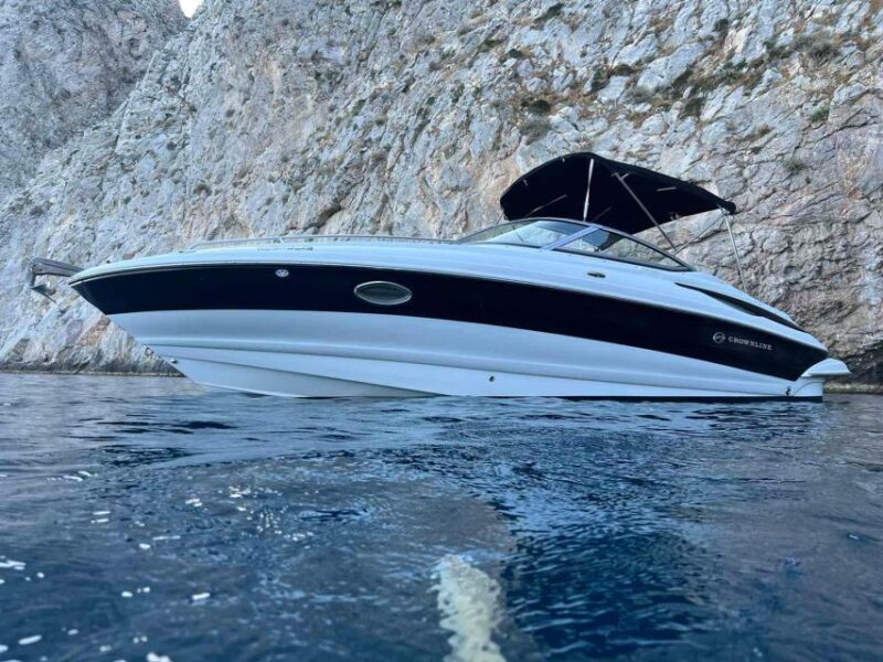 Santorini: Luxury Private Speedboat With Food and Drinks - Snorkeling in the Aegean