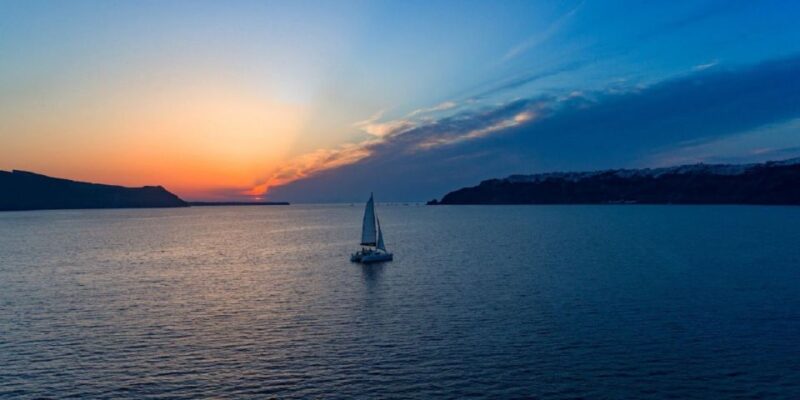 Santorini: Luxury Sunset Cruise With Dinner & Open Bar - Open Bar With Drinks
