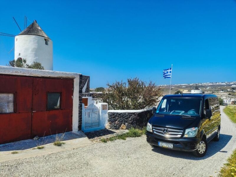 Santorini : Luxury Transportation From/To Airport - Key Points