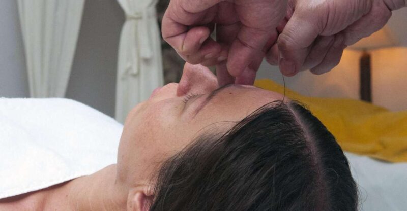 Santorini: Massage Ritual With Wine Fruits & Day Pool Access - Pool Access and Refreshments