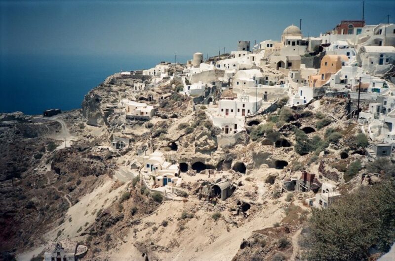 Santorini: Megalochori and Oia Guided Tour With Wine Tasting - Volcanic History and Views
