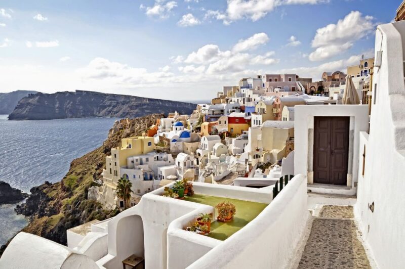 Santorini: Megalochori and Oia Guided Tour With Wine Tasting - Wine Tasting and Pairing