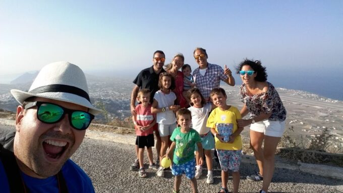 Santorini: Megalochori and Oia Guided Tour With Wine Tasting - Oias Cave Houses and Ruins
