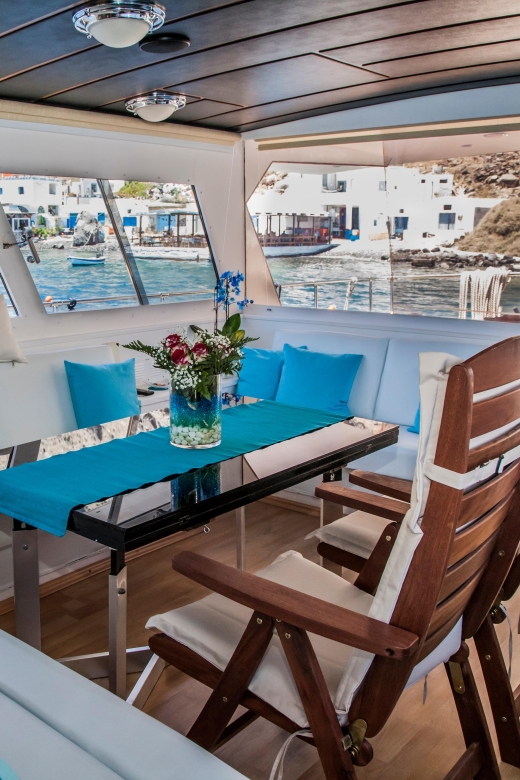 Santorini: Motor Yacht Day Cruise With 5-Course Lunch - Breathtaking Vistas of Santorini