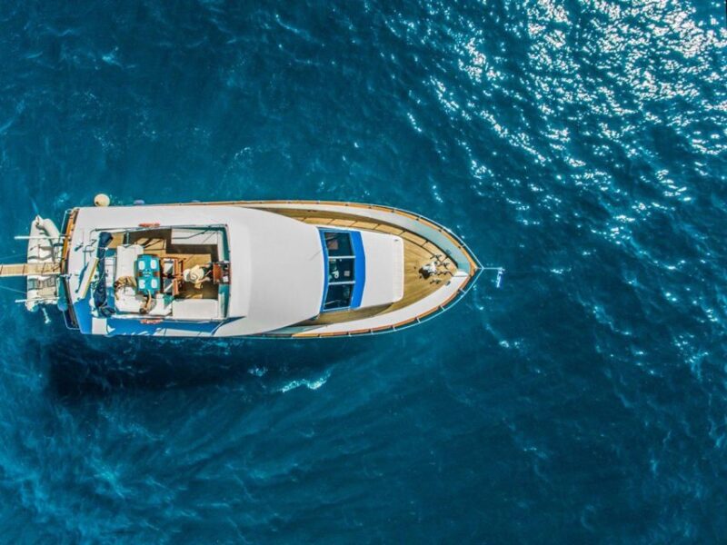 Santorini: Motor Yacht Day Cruise With 5-Course Lunch - Homemade 5-Course Lunch Onboard