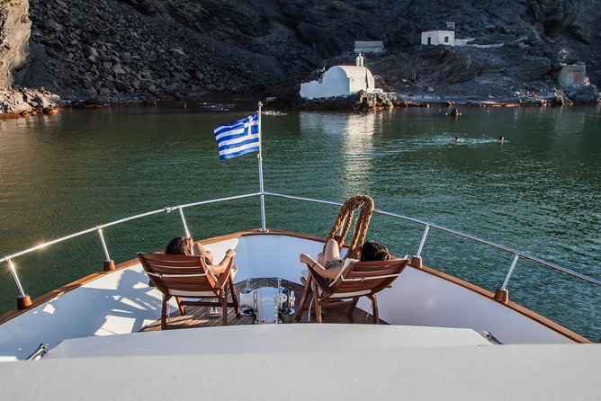 Santorini: Motor Yacht Private Cruise With 5-Course Meal - Meeting and Pickup