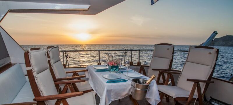 Santorini: Motor Yacht Private Cruise With 5-Course Meal - Meal and Beverages