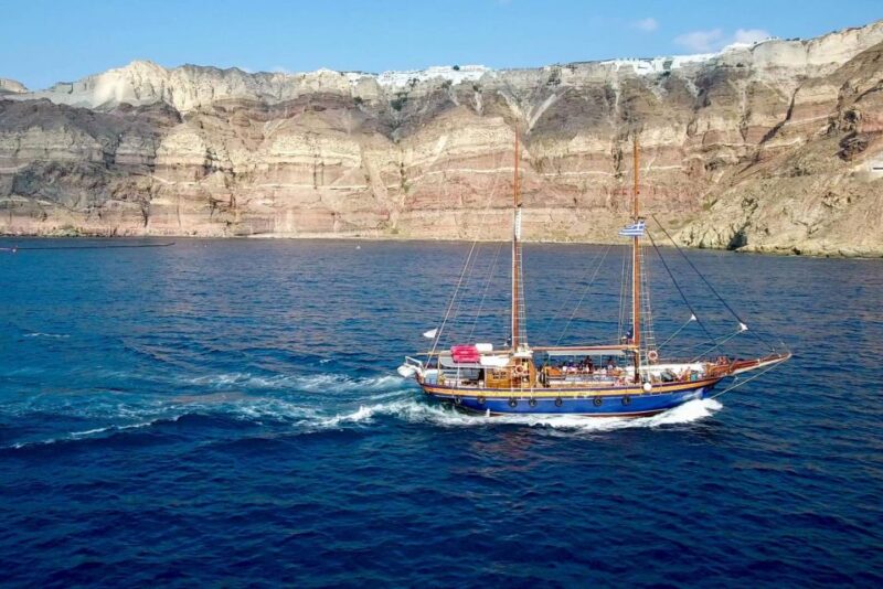 Santorini: Mythical Day Trip to Akrotiri With Volcano Cruise - The Lost Atlantis Museum Experience