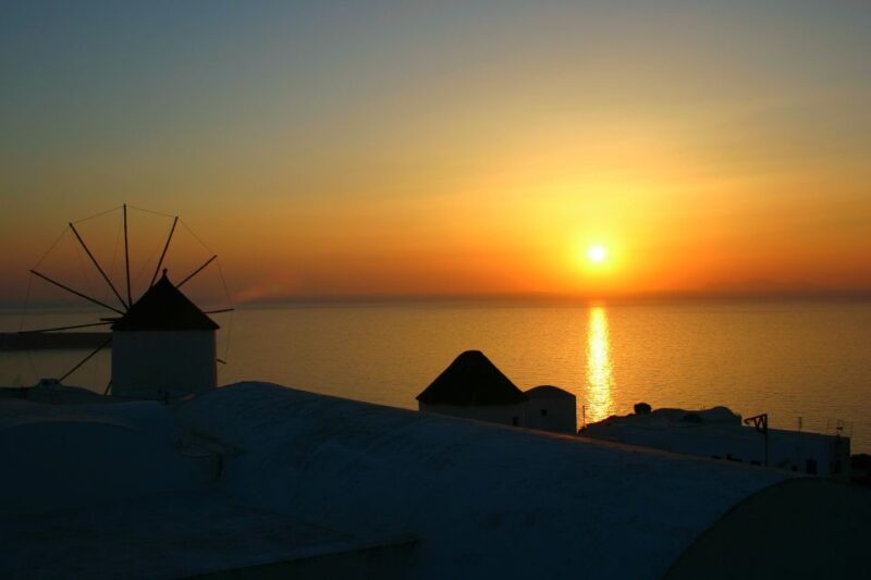 Santorini: Oia Cultural Highlights Sunset Walking Tour - Itinerary Details