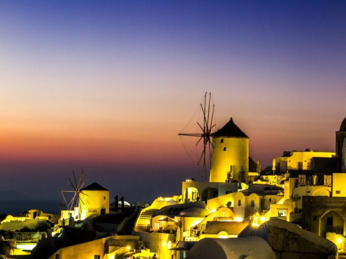 Santorini: Oia Cultural Highlights Sunset Walking Tour - Tour Duration and Languages