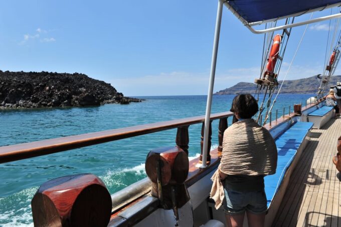 Santorini Old Port: Boat Cruise to the Volcano & Hot Springs - Recap