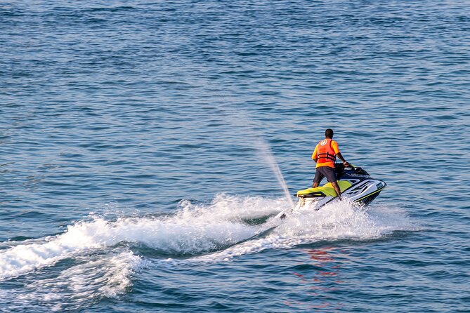 Santorini: Perivolos Beach Jet Ski Rental - Location and Accessibility