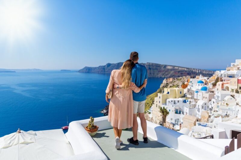 Santorini: Photo Shoot With a Private Vacation Photographer - Photographers Expertise and Style