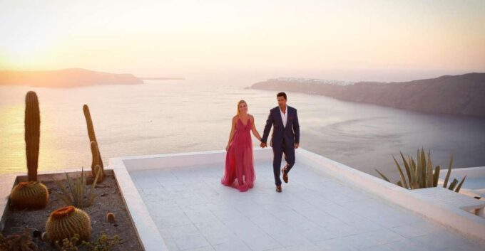 Santorini: Photo Shoot With a Private Vacation Photographer - Included Services and Amenities