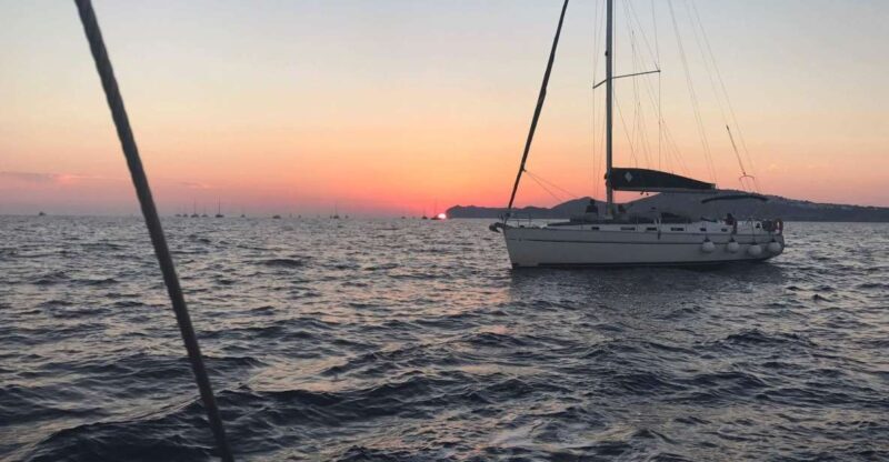 Santorini: Private 5-Hour Sunset Sailing Tour With Dinner - Key Points