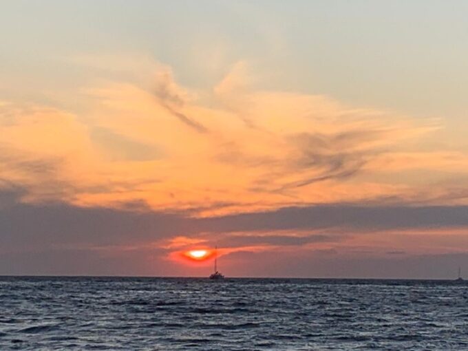 Santorini: Private 5-Hour Sunset Sailing Tour With Dinner - Witnessing the Santorini Sunset