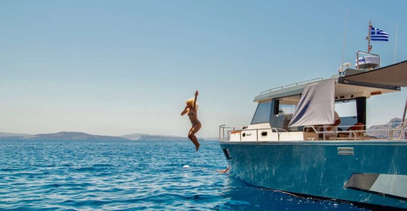Santorini: Private Diamond 36 Motor Yacht Caldera Cruise - Customized Cruise Route