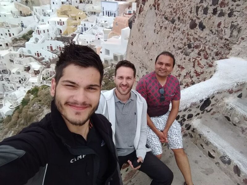 Santorini: Private Exclusive Tour With a Local Guide - Discovering the Artistic Town of Oia
